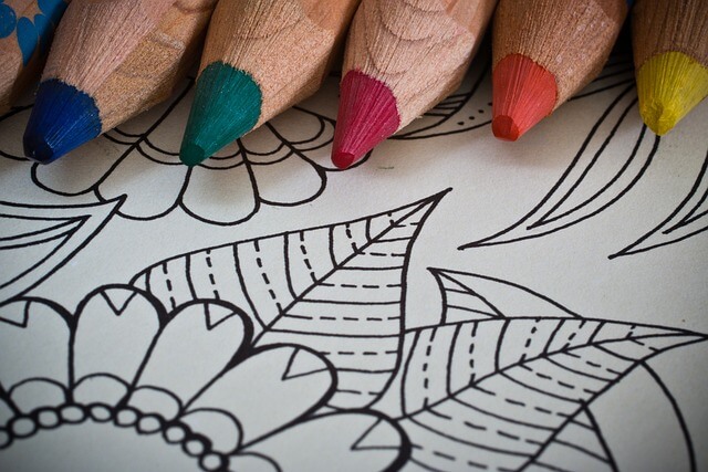 Espacio de trabajo acogedor para colorear